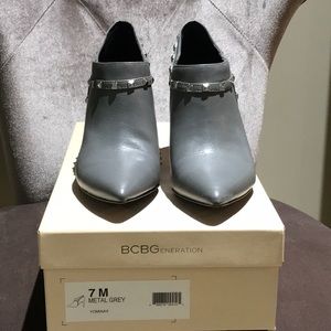 BCBGeneration Gray Boots size 7